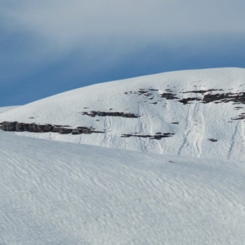Snow waves in the mountains