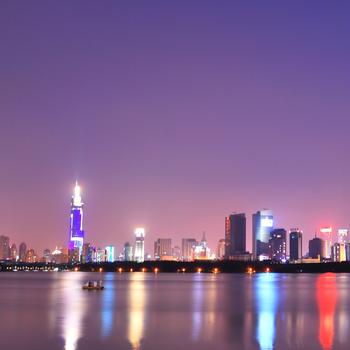Night lights in the city-High Quality HD wallpaper 5k