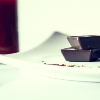 Candy chocolate plate-Food Theme HD Wallpaper