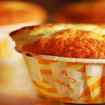 Sweet cupcakes food theme HD desktop wallpaper