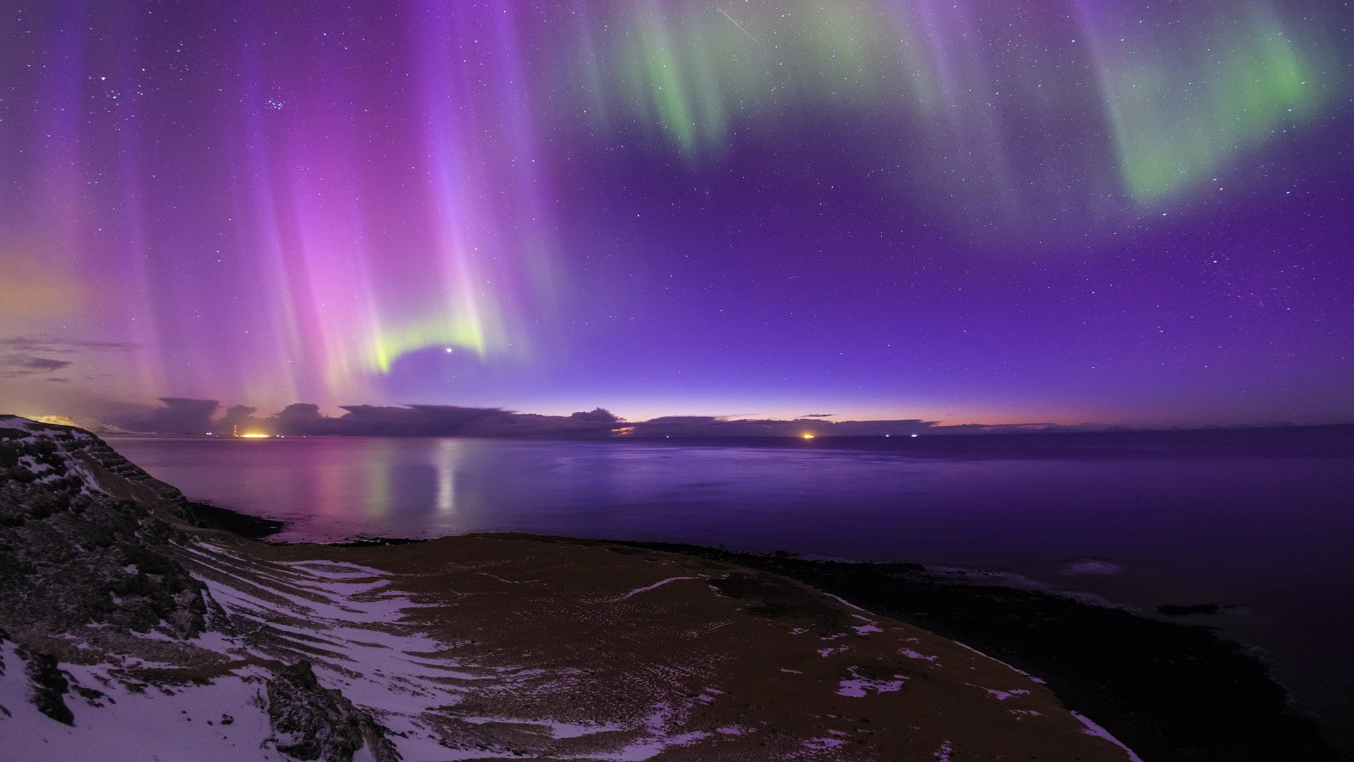 Earth / Aurora Borealis HD WALLPAPER Earth / Aurora Borealis HD WALLPAPER