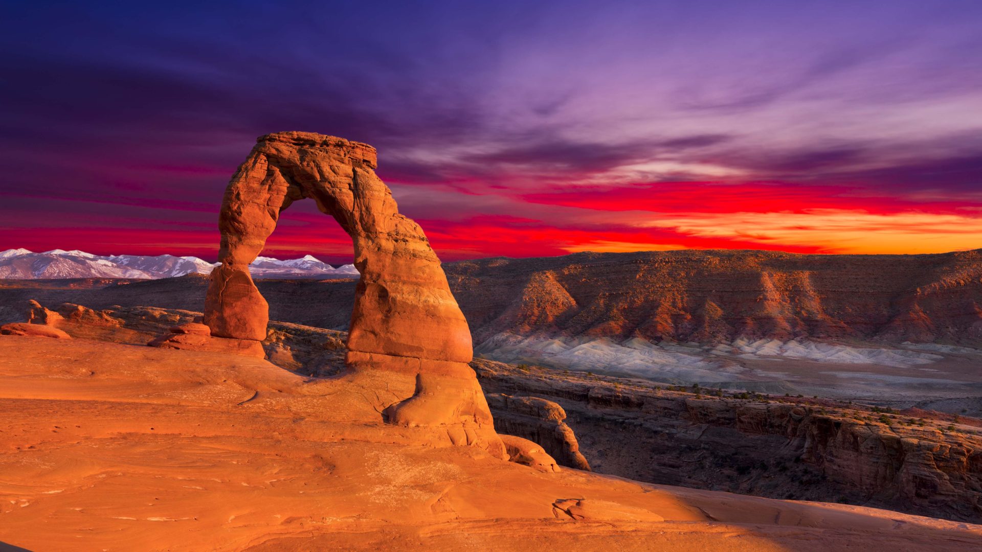 Sunset Red Clouds Delicate Arch Arches National Park - pling.com